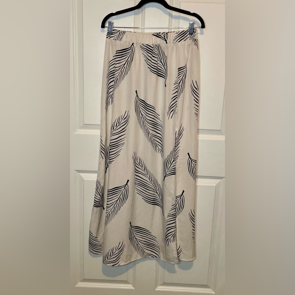 Cream and Black Leaf Print Midi Skirt by Yozi Women’s Large 8/10 EUC